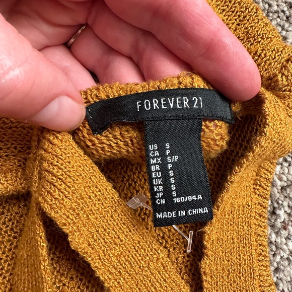 Gold Cropped loose Knit Sweater with Back V and X design Small - Picture 3 of 7